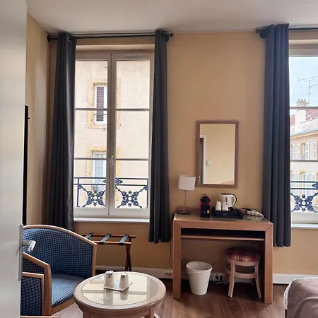 Hotel Du Theatre Centre Historique - Parking Souterrain Gratuit 3*