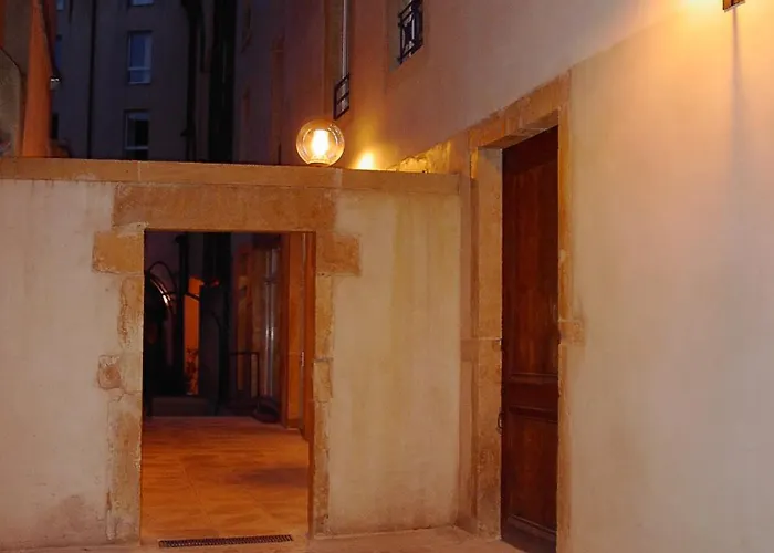 Hotel Du Theatre Centre Historique - Parking Souterrain Public Gratuit