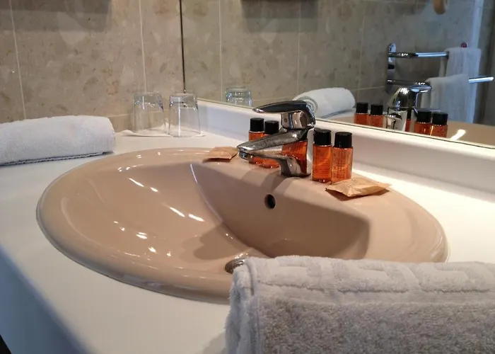 Hotel Du Theatre Centre Historique - Parking Souterrain Public Gratuit 3*